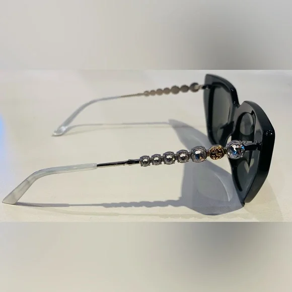 New Women’s Gucci Sunglasses - Picture 8 of 13